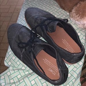 Men’s toms 8.5 lace up shoe